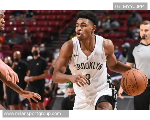 卡梅隆托马斯在进攻中偏爱持球突破而非迅速决策的表现分析 卡梅隆托马斯在进攻中偏爱持球突破而非迅速决策的表现分析