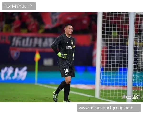 草皮质量堪忧王大雷呼吁大家共同维护主场草坪环境