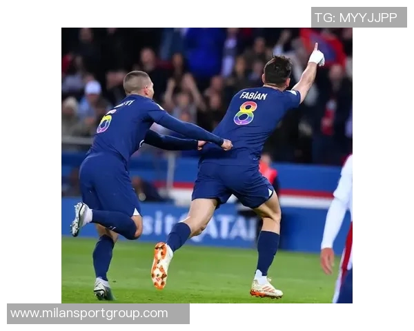 门德斯闪耀登场仅7分钟任意球世界波助巴黎领先