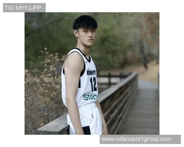 管子煜突破防守连过两人上篮被文班帽封盖精彩瞬间回顾 管子煜突破防守连过两人上篮被文班帽封盖精彩瞬间回顾