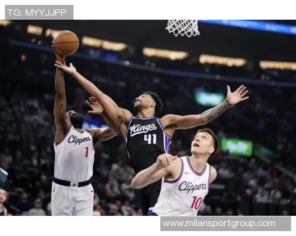 哈登绝杀莱昂纳德瞬间回顾压哨中投险胜的精彩时刻