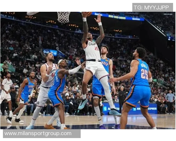 明天对阵雷霆泰伦卢谈小卡和比尔出战情况尚不明朗