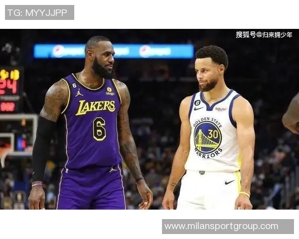 库里弧顶接球失去重心却依然精准命中布朗尼面前三分球