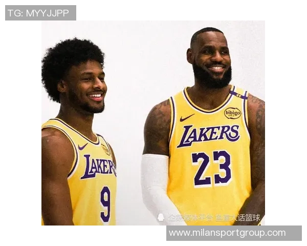 浓眉称赞球队阵容深度九到十名球员具备轮换实力