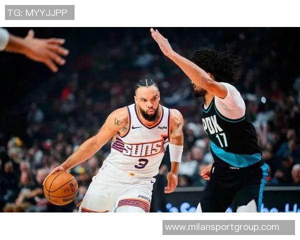 狄龙上半场表现抢眼8中3贡献7分1板3助2断成功对抗杨瀚森 狄龙上半场表现抢眼8中3贡献7分1板3助2断成功对抗杨瀚森