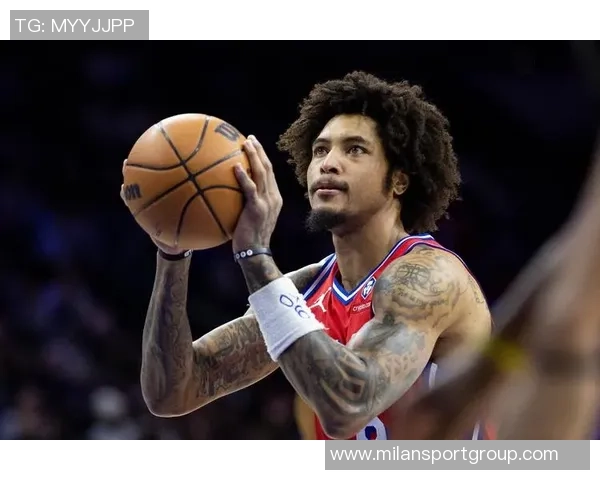 乌布雷半场表现全面贡献12分5板2助2断1帽展现全能实力